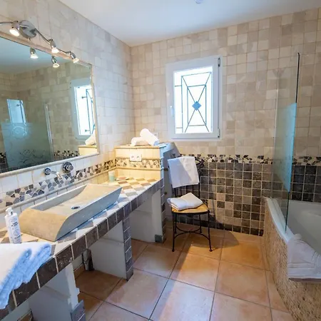 Villa Domaine Mas Gaudy Charme Piscine & Clim *